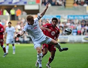 Images Dated 18th April 2009: The Clash of the South Wales Rivals: Swansea vs. Bristol City - Season 08-09 Football Championship