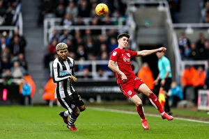Images Dated 25th February 2017: Clash at St. James Park: Yedlin vs. O'Dowda