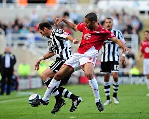 Newcastle Utd V Bristol City Collection: Clash of Stars: Zurab Khizanishvili vs. Alvaro Saborio in Newcastle Utd vs. Bristol City