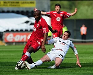 Images Dated 18th April 2009: The Clash of the Swans and Robins: A Football Rivalry - Swansea vs. Bristol City, Season 08-09