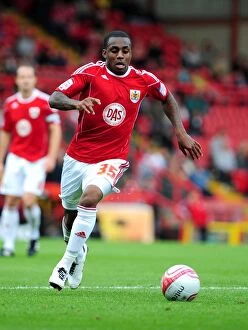 Images Dated 2nd October 2010: Clash of Titans: Bristol City vs Norwich City (Season 10-11)