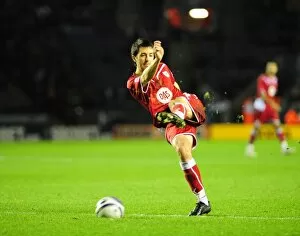 Images Dated 8th December 2009: Cole Skuse shoots for goal