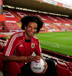 Framed Print : David James Joins Bristol City: English Goalkeeping Legend Signs On