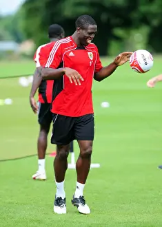 New Signing's Prints: David James Joins Bristol City: First Training Session - Season 10-11 (New Signing)