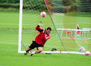 New Signing's Prints: David James Joins Bristol City: First Training Session - Season 10-11 (New Signing)