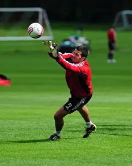 New Signing's Prints: David James Joins Bristol City: First Training Session - Season 10-11 (New Signing)