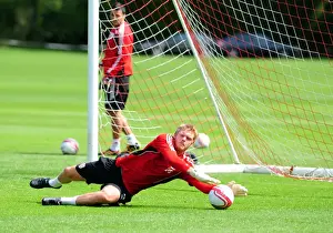 New Signing's Prints: David James Joins Bristol City: First Training Session - Season 10-11 (New Signing)