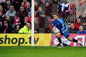 Images Dated 7th April 2012: Dean Gerken Holds Firm: Nottingham Forest vs. Bristol City, 07-04-2012