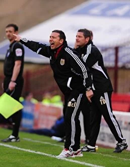 Images Dated 29th October 2011: Derek McInnes Motivates Bristol City at Barnsley Championship Game, 2011