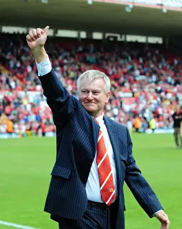 Emotional Farewell: Steve Lansdown Bids Adieu as Bristol City FC Chairman (07-05-2011)