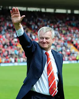 Emotional Steve Lansdown Bids Farewell as Bristol City FC Chairman (07-05-2011)
