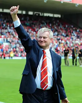Emotional Steve Lansdown Bids Farewell as Bristol City FC Chairman (07-05-2011)