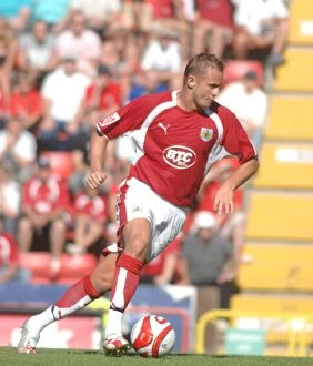 Images Dated 25th August 2007: A Fierce Face-Off: Lee Trundle vs Scunthorpe Utd (Bristol City vs Scunthorpe United)