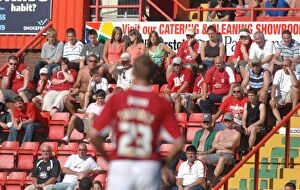 Images Dated 25th August 2007: A Fierce Rivalry: Lee Trundle vs Scunthorpe United (Bristol City vs Scunthorpe Utd)