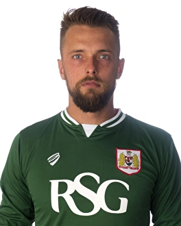 Framed Print : Focused Training: Derrick Williams of Bristol City