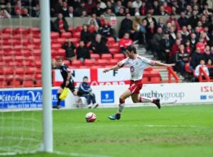 Nottingham Forest v Bristol City Collection: A Football Rivalry: The Champion Clash - Bristol City vs. Nottingham Forest (08-09)