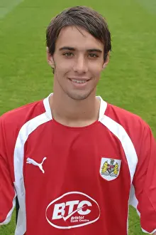 Frankie Artus: Focused and Determined in Bristol City Football Club Colors