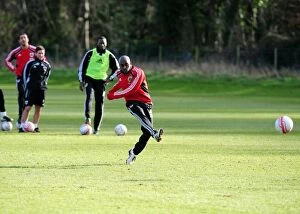 Images Dated 11th January 2011: Gear Up: Bristol City First Team Training, January 2011 - Season 10-11