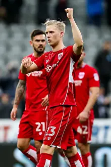 Framed Print : Hordur Magnusson's Emotional Tribute: Dramatic 2-2 Comeback by Bristol City at St James Park