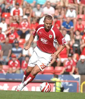 Framed Print : Intense Battle: Lee Trundle vs Scunthorpe United (Bristol City vs Scunthorpe Utd) Framed Print : Intense Battle: Lee Trundle vs Scunthorpe United (Bristol City vs Scunthorpe Utd)