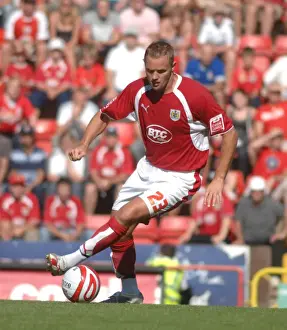 Framed Print : Intense Battle on the Soccer Field: Lee Trundle vs Scunthorpe United (Bristol City vs Scunthorpe Utd) Framed Print : Intense Battle on the Soccer Field: Lee Trundle vs Scunthorpe United (Bristol City vs Scunthorpe Utd)