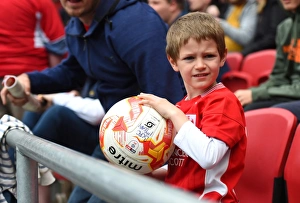 Intense Championship Showdown: Bristol City vs. Queens Park Rangers at Ashton Gate (14/04/2017)