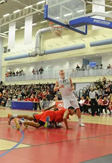 Intense Rivalry: Flyers vs. Giants Basketball Showdown