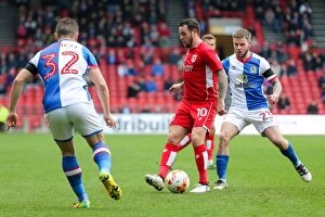 Images Dated 22nd October 2016: Intense Rivalry: Lee Tomlin vs. Danny Guthrie Clash in Bristol City vs