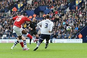 Images Dated 11th April 2015: Jay Emmanuel-Thomas Goes for the Win: Preston North End vs. Bristol City, Sky Bet League One