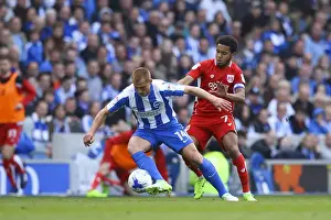 Korey Smith vs Steve Sidwell: Intense Battle at Amex Stadium - Brighton & Hove Albion vs Bristol City, Sky Bet Championship