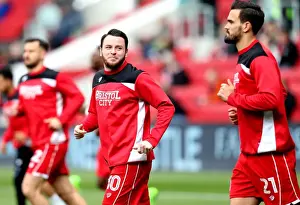Bristol City V Queens Park Rangers Prints: Lee Tomlin in Action: Bristol City vs Queens Park Rangers at Ashton Gate, 2017