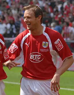 Framed Print : Lee Trundle's Euphoric Moment: Celebrating Promotion to Championship with Bristol City (Play Off Final)