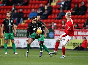 Marlon Pack Beats Simon Makienok to the Ball: Charlton Athletic vs. Bristol City, Sky Bet Championship