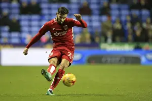 Framed Print : Marlon Pack Crosses for Bristol City in Reading Championship Clash Framed Print : Marlon Pack Crosses for Bristol City in Reading Championship Clash