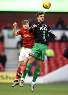 Images Dated 27th February 2016: Maron Pack vs Jamie Ward: Battle for Supremacy in Nottingham Forest vs Bristol City Championship