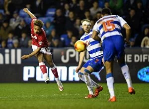 Images Dated 2nd January 2016: Maron Pack's Shot Blocked by Anton Ferdinand - Reading vs. Bristol City, 2016