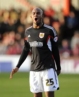 Framed Print : Marvin Elliott Gives Instructions during FA Cup Match vs Tamworth Framed Print : Marvin Elliott Gives Instructions during FA Cup Match vs Tamworth