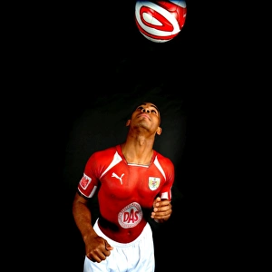Marvin Elliott Prints: Marvin Elliott: Portrait of Determination, Bristol City Football Club 08-09