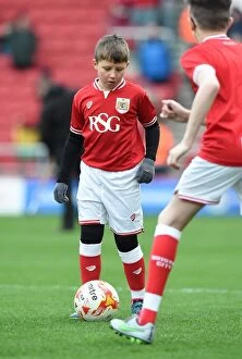 Images Dated 16th January 2016: Mascots Clash: Bristol City vs Middlesbrough, Sky Bet Championship (January 16, 2016)