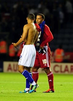 Leicester City v Bristol City Collection: Nicky Maynard and Lee Peltier Exchange Shirts: Leicester City vs