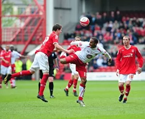 Nottingham Forest v Bristol City Collection: Nicky Maynarrd battles for the ball with