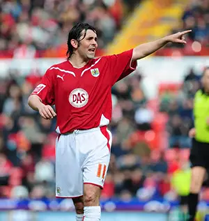 Bristol City V Nottingham Forest Prints: Paul Hartley in Action: Bristol City vs Nottingham Forest