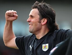 Images Dated 2nd May 2010: Paul Hartley's Thrilling Goal Celebration vs. Blackpool (Championship 2010)