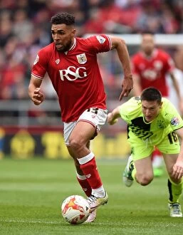 Images Dated 30th April 2016: Scott Golbourne in Action: Bristol City vs Huddersfield Town at Ashton Gate Stadium, 2016