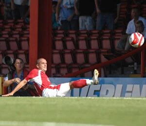 Images Dated 25th August 2007: Scott Murray vs Scunthorpe United: A Football Battle at Bristol City