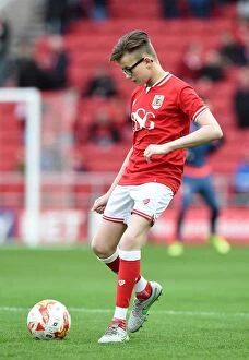Images Dated 16th January 2016: Sky Bet Championship: Mascots and Action at Ashton Gate - Bristol City vs Middlesbrough