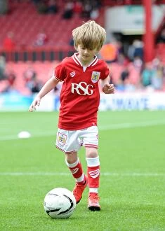 Images Dated 3rd May 2015: Sky Bet League One Showdown: Bristol City vs Walsall at Ashton Gate Stadium