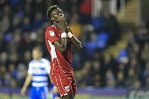 Images Dated 26th November 2016: Tammy Abraham Struggles to Keep Possession: Reading vs. Bristol City, 2016