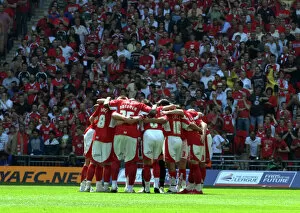 Images Dated 24th May 2008: Team Huddle
