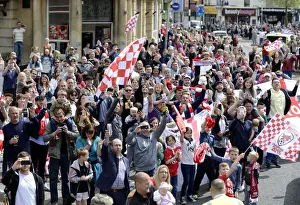 Automatic Prints: Thousands Gather for Unforgettable Bristol City Welcome-Home Parade